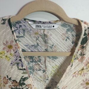 Zara Multicolor Floral V-Neck Top